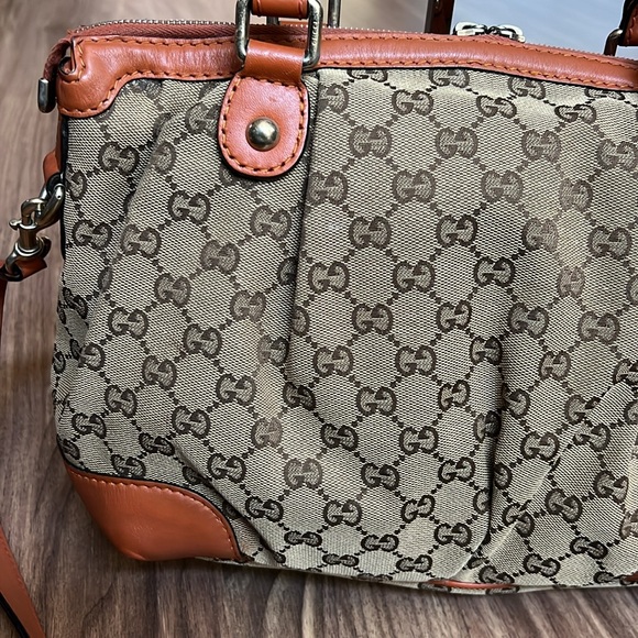 A190 - 💯 % authentic Gucci shoulder bag - Picture 8 of 16